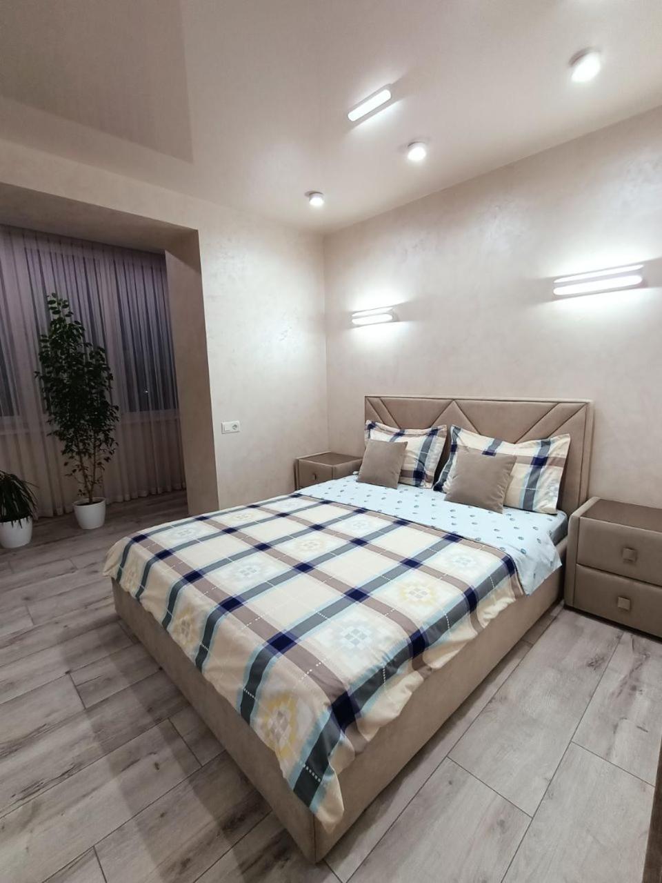 2К Шикарний Люкс! Apartment Khmel'nyts'kyy Ngoại thất bức ảnh