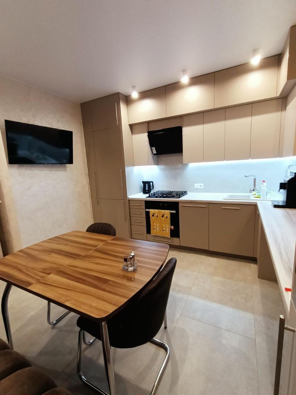 2К Шикарний Люкс! Apartment Khmel'nyts'kyy Ngoại thất bức ảnh